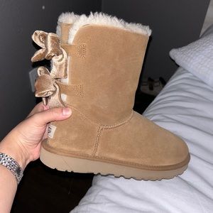 Chestnut Bailey Bow Ribbon Uggs Size 8